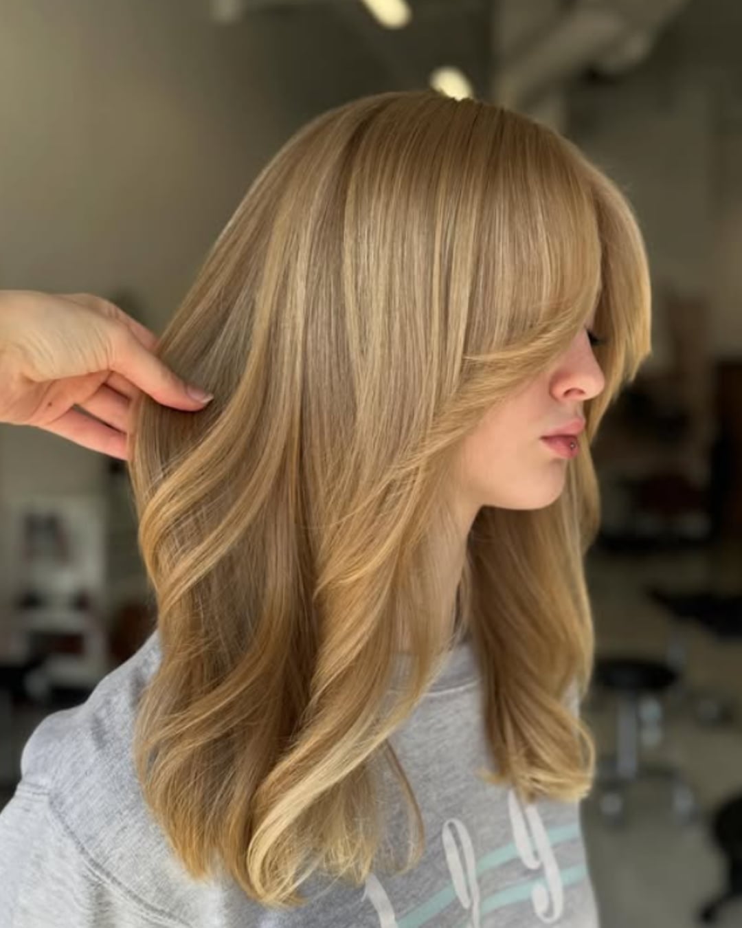 Ash Blonde Collarbone Layers From Side Ash Blonde Collarbone Layers From Side — Layers Hairstyles