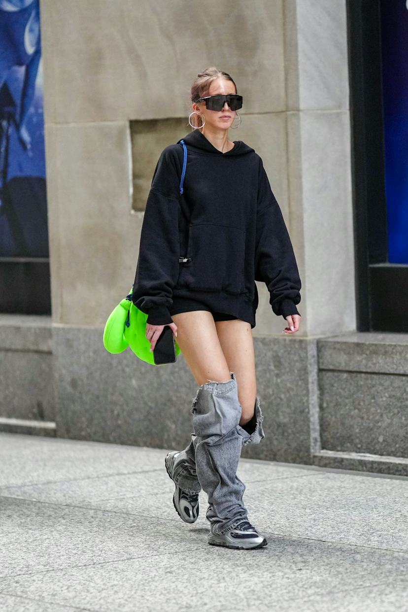 Denim Leg Warmers with an Oversized Hoodie and Sneakers — Leg Warmers Outfits