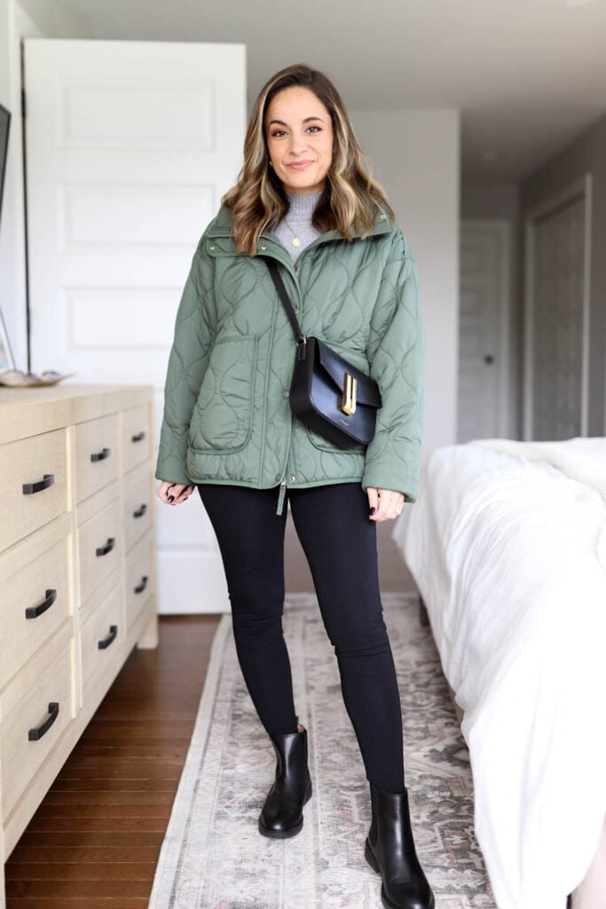 Quilted Puffer Jacket with Gray Turtleneck and Black Leggings Quilted Puffer Jacket with Gray Turtleneck and Black Leggings — Leggings Outfits Casual