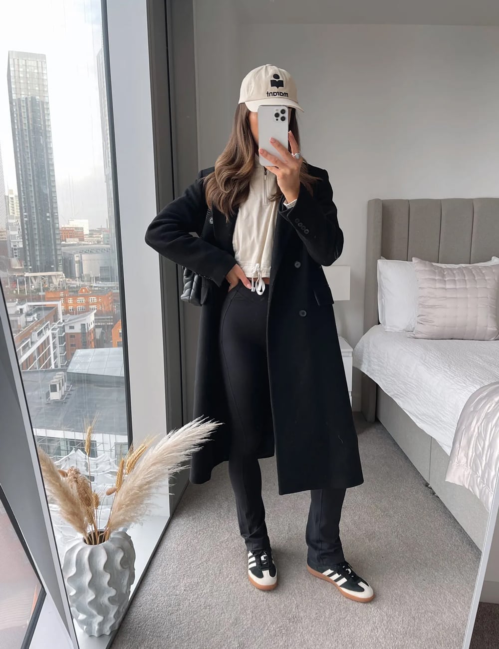 Double-breasted Coat with Hoodie and Black Leggings Double-breasted Coat with Hoodie and Black Leggings — Leggings Outfits Casual