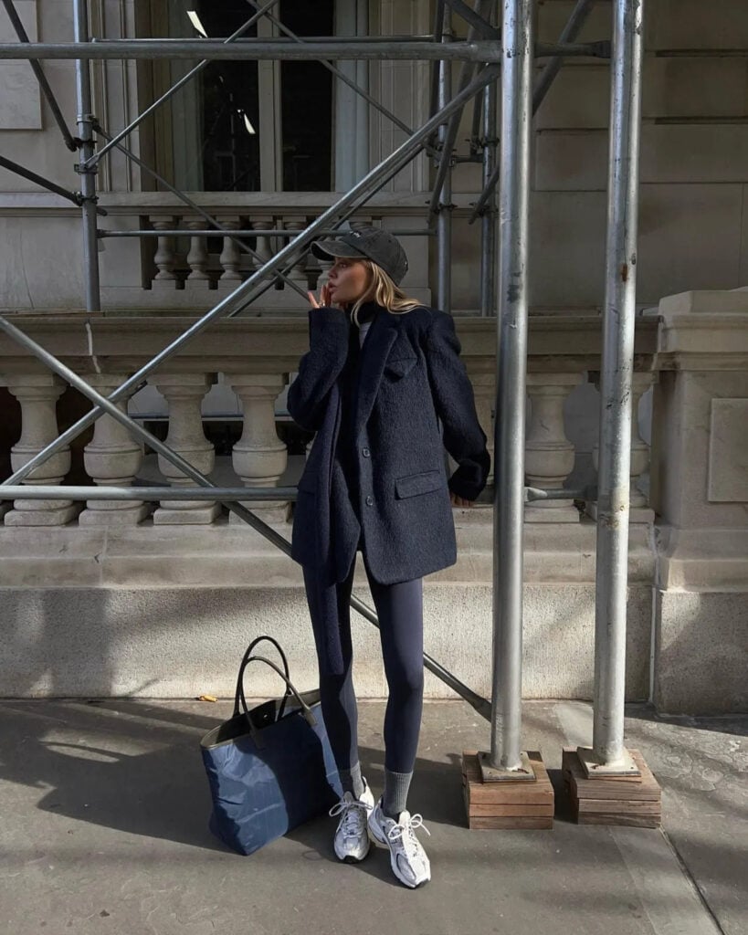 Matte Leggings with a Turtleneck and Textured Blazer Matte Leggings with a Turtleneck and Textured Blazer — Leggings Outfits Casual