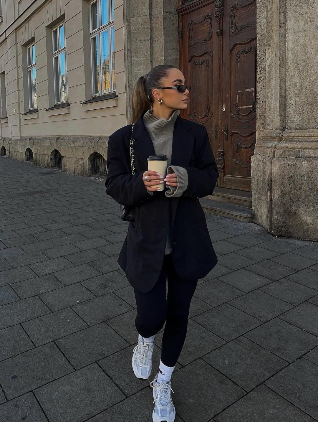 Gray Knit Sweater and Oversized Blazer with Black Leggings Gray Knit Sweater and Oversized Blazer with Black Leggings — Leggings Outfits Casual