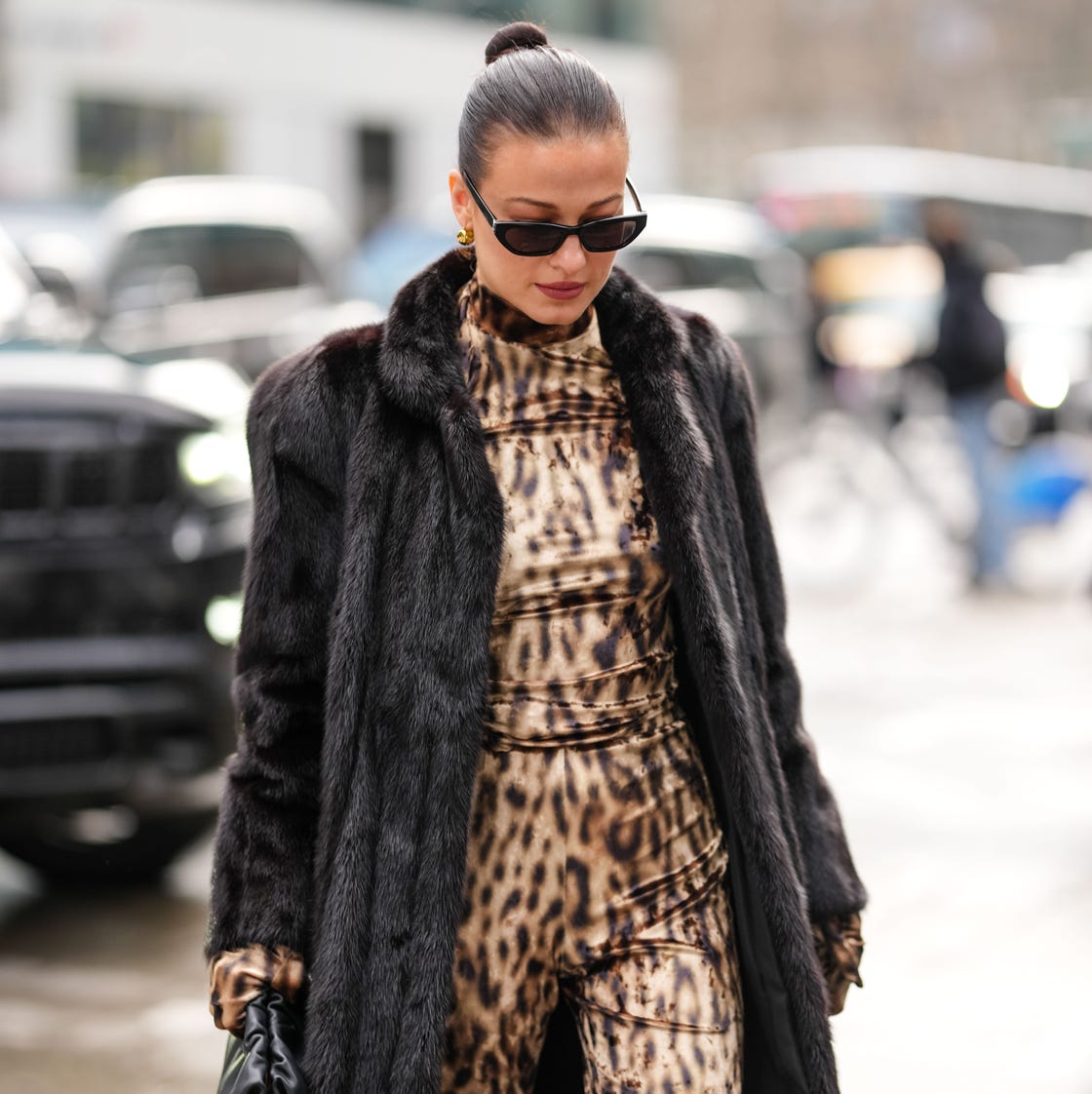 Full Leopard Set with Oversized Faux Fur Coat, Close-Up Take — Leopard Print Outfits