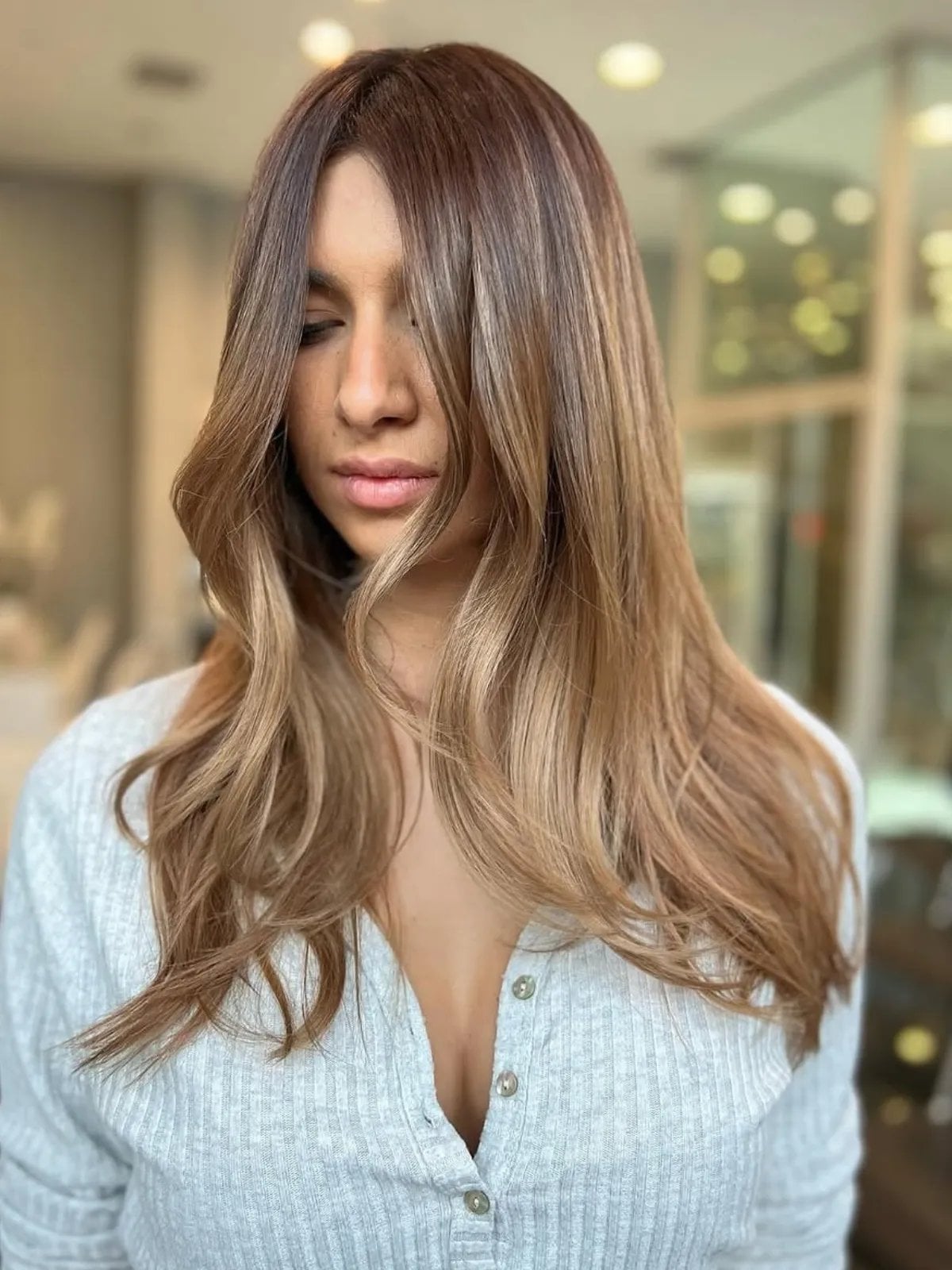 Collarbone Light Brown With Face-Framing Highlights Collarbone Light Brown With Face-Framing Highlights — Light Highlights