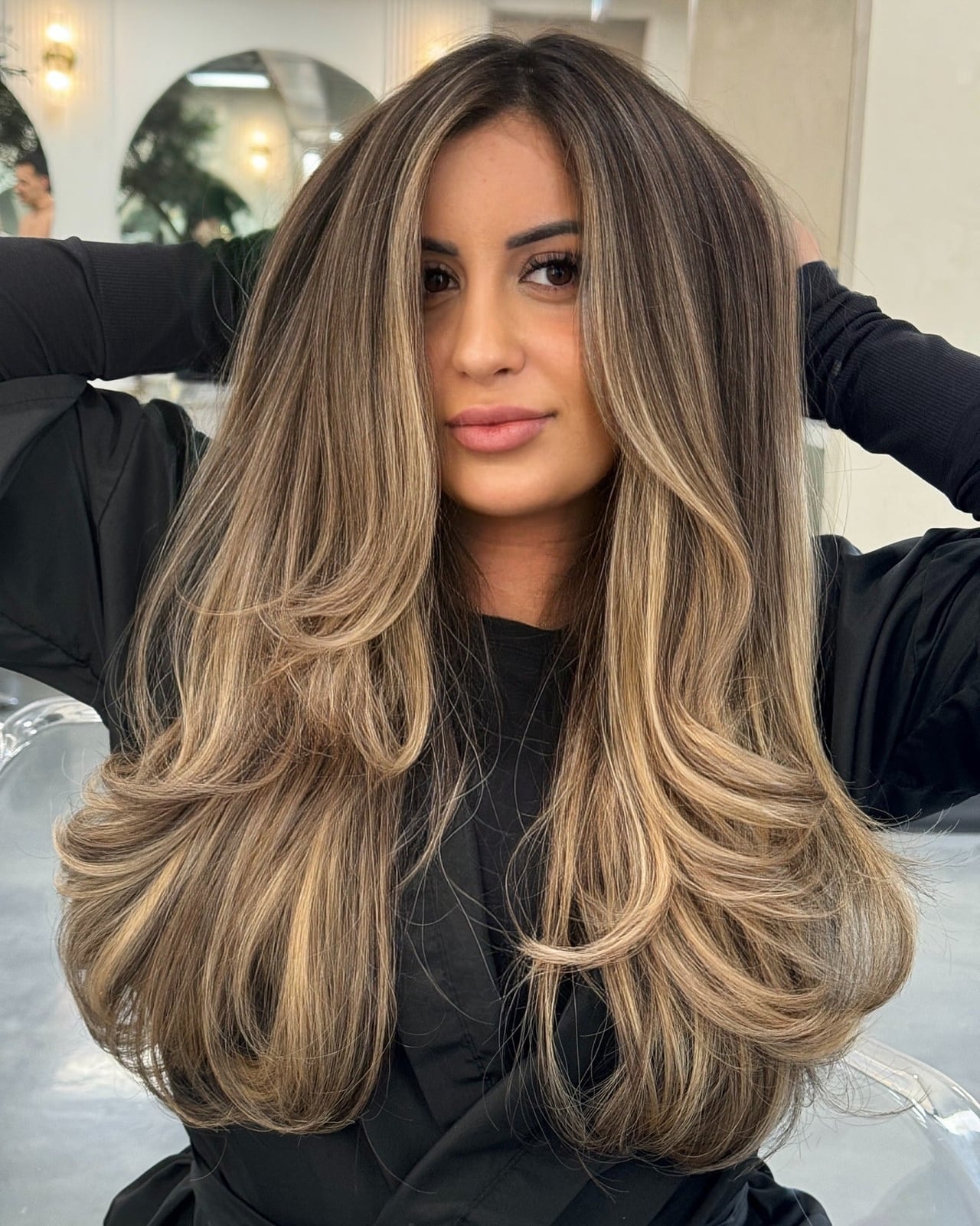 Dark Brown Mid-Back With Dimensional Blonde, Close-Up Take Dark Brown Mid-Back With Dimensional Blonde, Close-Up Take — Light Highlights