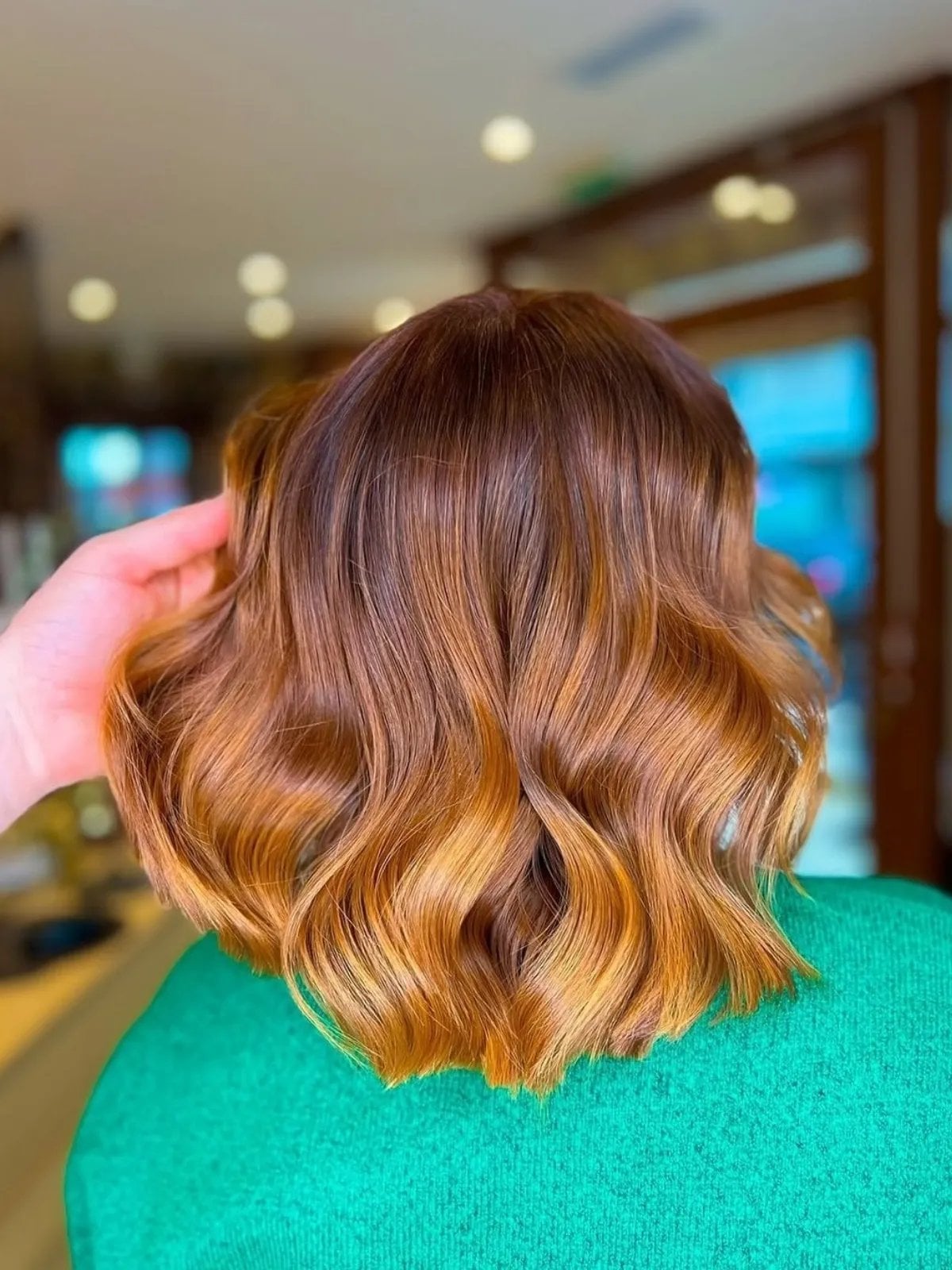 Light Brown Straight Hair With Subtle Highlights Light Brown Straight Hair With Subtle Highlights — Light Highlights