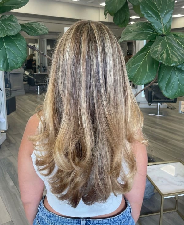 Light Brown With Striking Blonde Highlight Contrast Light Brown With Striking Blonde Highlight Contrast — Light Highlights