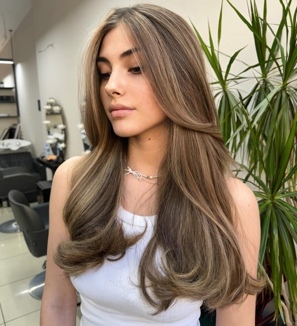 Ash Blonde Mid-Back With Subtle Light Blonde Ash Blonde Mid-Back With Subtle Light Blonde — Light Highlights