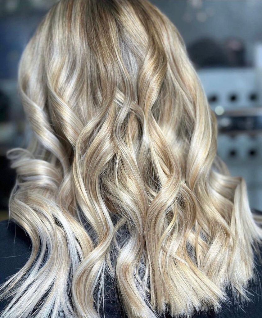 Collarbone Curls With Ash Blonde Highlights Collarbone Curls With Ash Blonde Highlights — Light Highlights