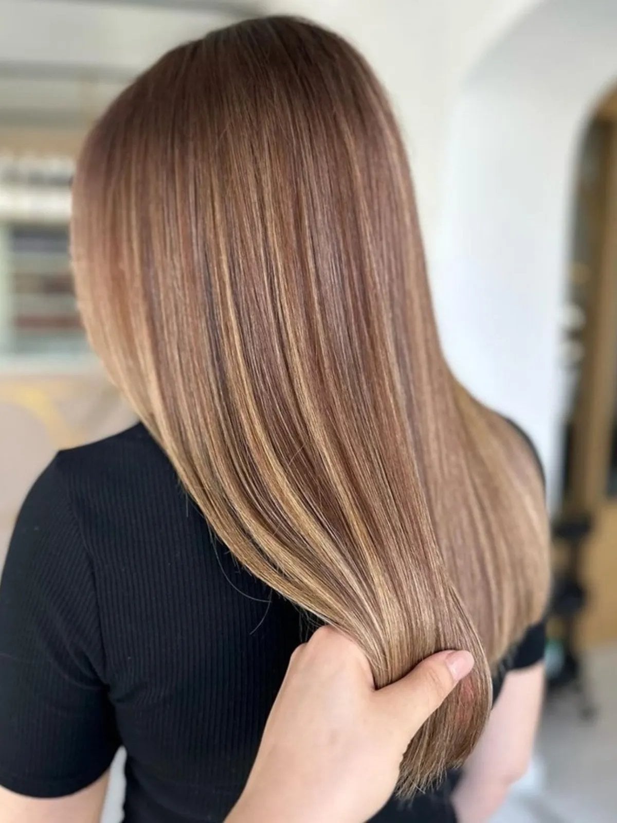 Light Brown Mid-Back Straight With Subtle Highlights, Close-Up Take Light Brown Mid-Back Straight With Subtle Highlights, Close-Up Take — Light Highlights