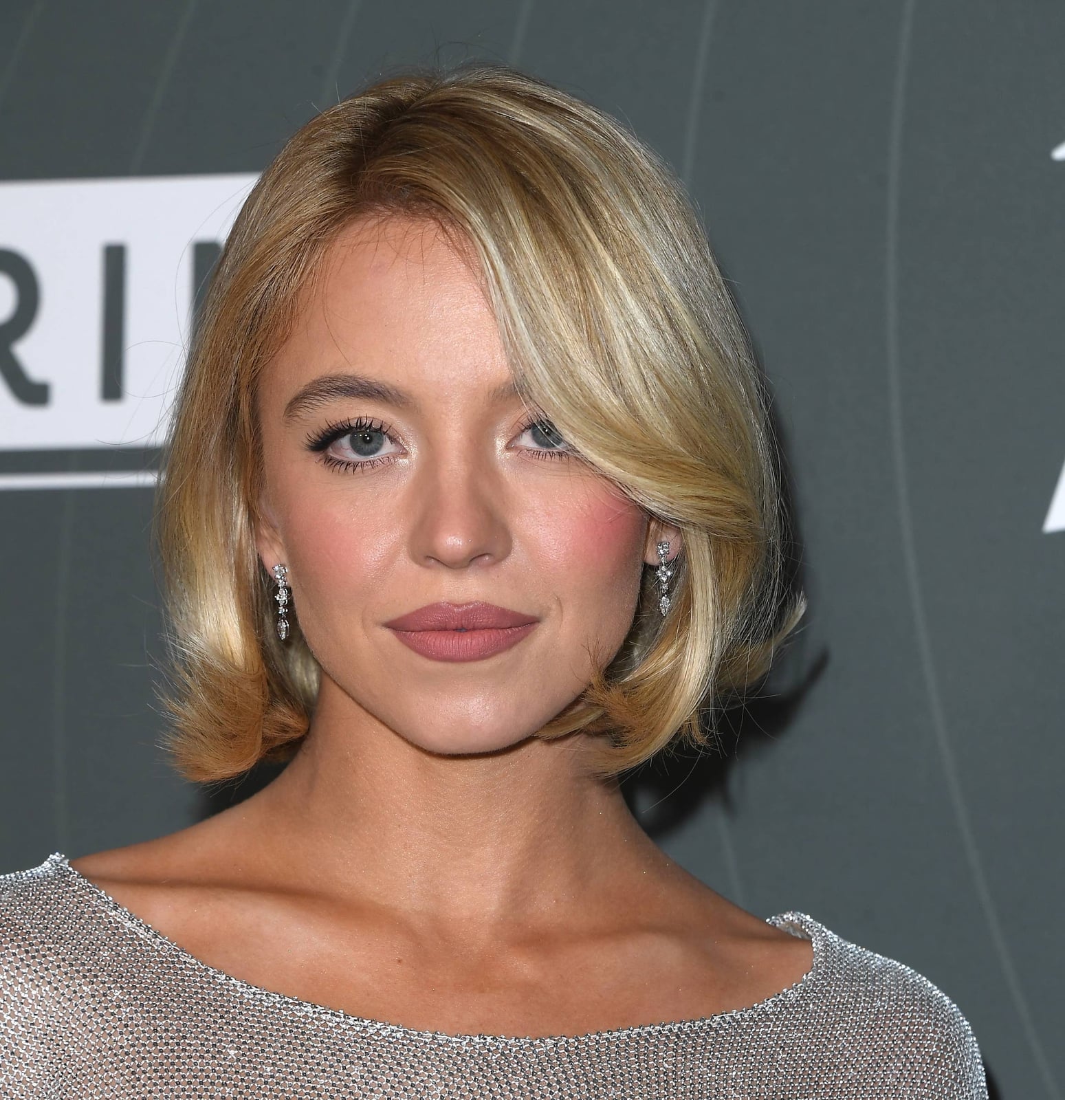 Collarbone Layered Lob With Side-Swept Bangs, Blonde — Lob Hair