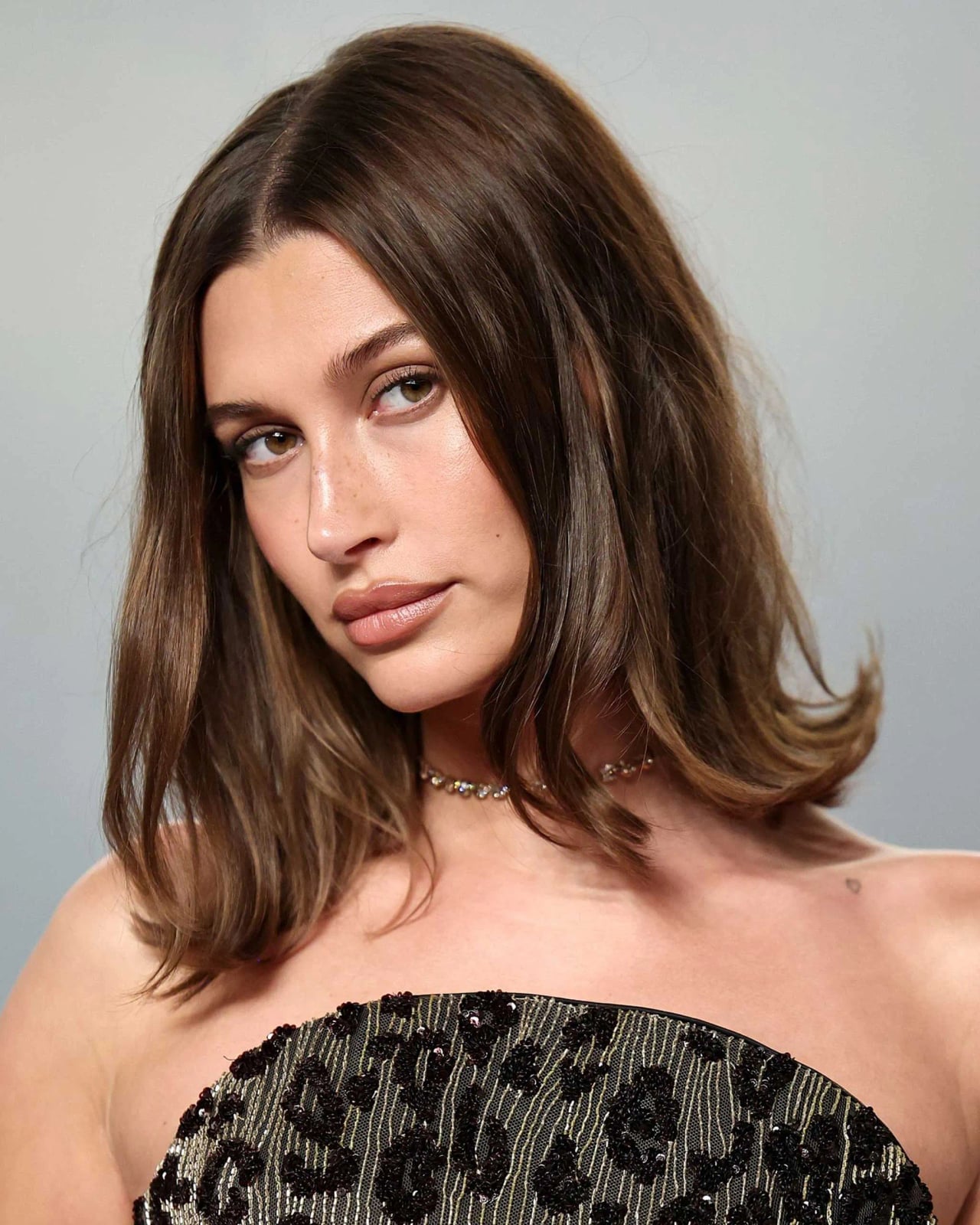 Collarbone Sleek Blunt Lob Medium Brown — Lob Hair
