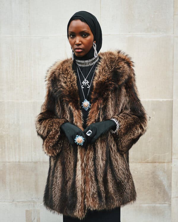 Voluminous Faux Fur Coat for a Night Out Voluminous Faux Fur Coat for a Night Out — London Outfits