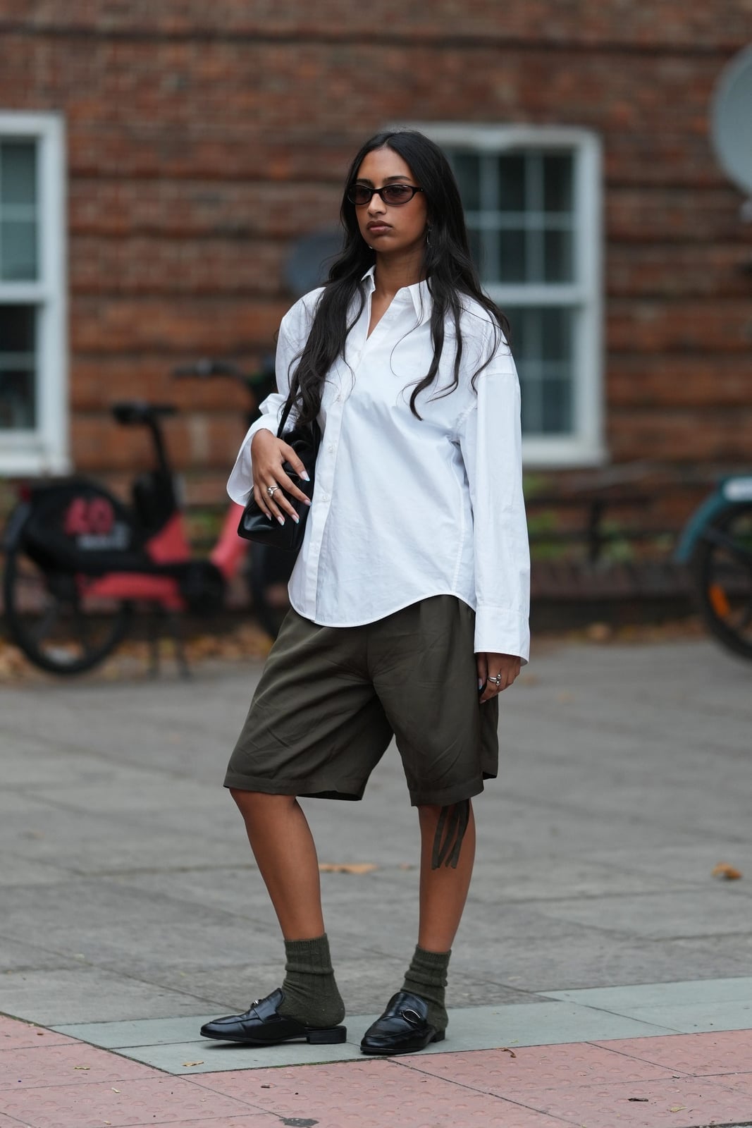 Oversized Shirt with Bermuda Shorts for City Exploration Oversized Shirt with Bermuda Shorts for City Exploration — London Outfits