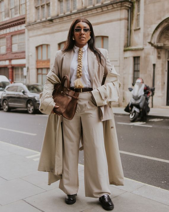 Monochrome Beige Trousers and Trench for Business Casual Monochrome Beige Trousers and Trench for Business Casual — London Outfits