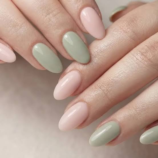 Short Oval Pale Pink Sage Green Nails Short Oval Pale Pink Sage Green Nails — Manicure Nails
