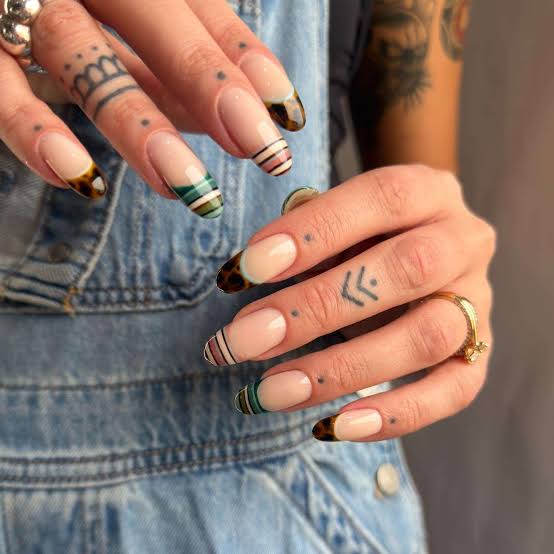Medium Almond Tortoise Shell Stripe French Tip Nails Medium Almond Tortoise Shell Stripe French Tip Nails — Manicure Nails