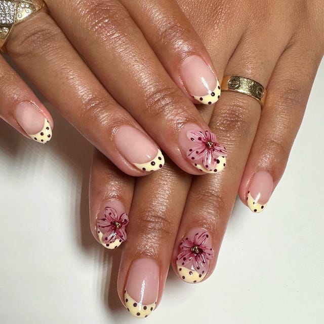 Medium Almond Yellow Dot French 3D Flower Nails Medium Almond Yellow Dot French 3D Flower Nails — Manicure Nails
