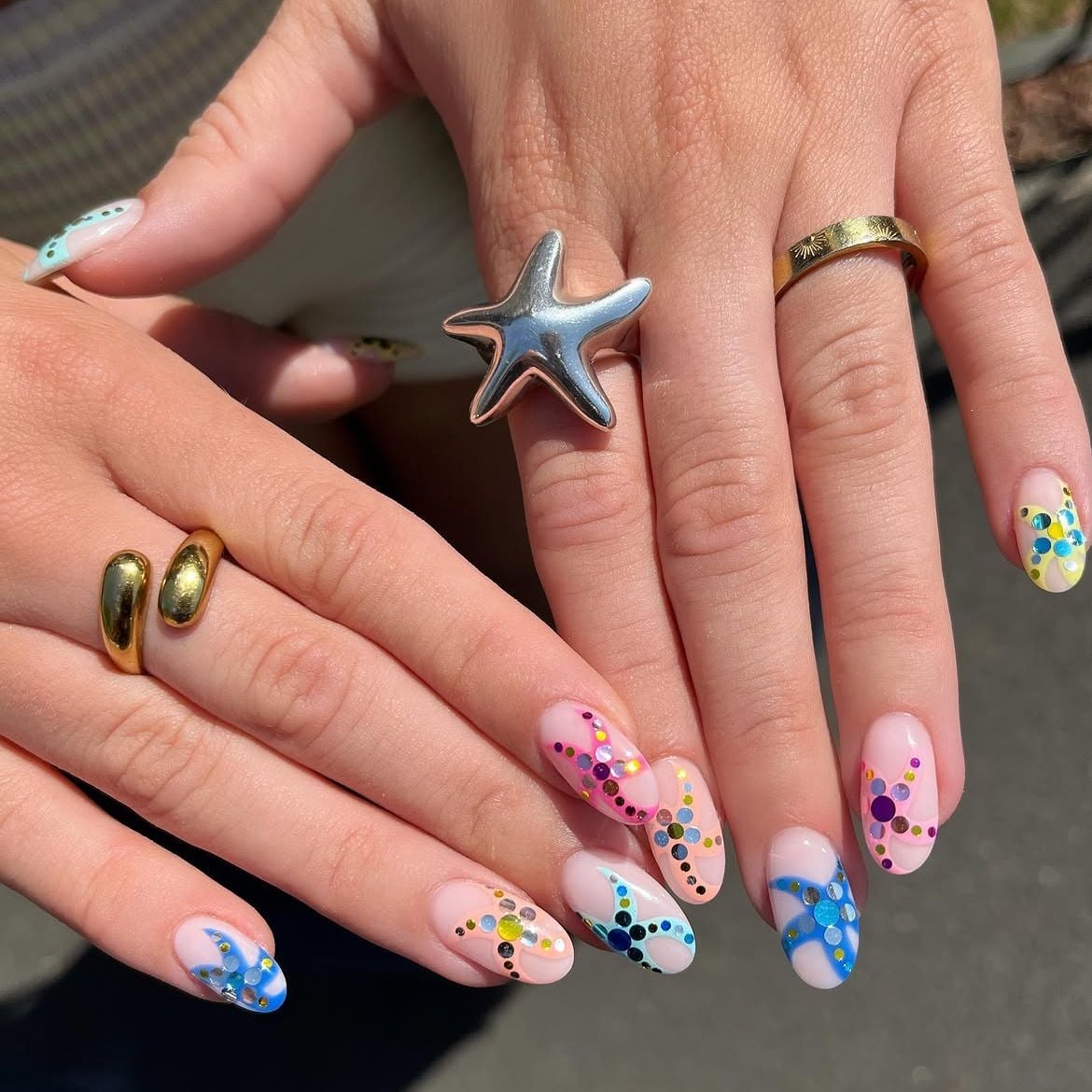 Medium Oval Abstract Color Block Glitter Nails Medium Oval Abstract Color Block Glitter Nails — Manicure Nails