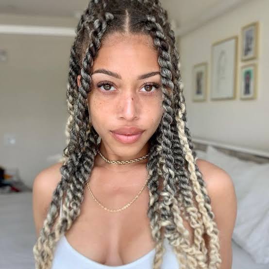 Mid-Back Ombré Black And Blonde Twists Mid-Back Ombré Black And Blonde Twists — Marley Twists Hairstyles