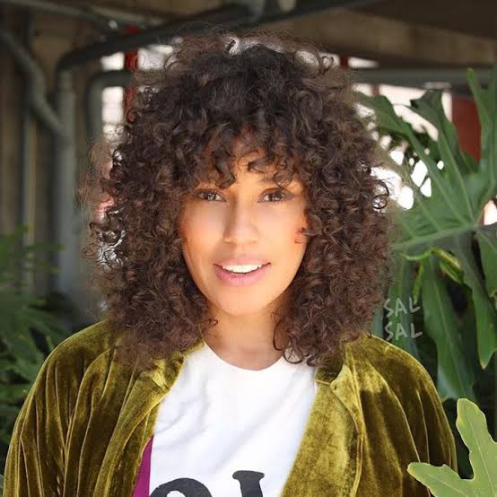 Thick Shoulder Curls With Curtain Bangs — Medium Curly Hair