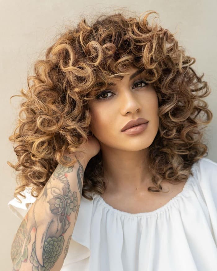 Collarbone Curls With Balayage — Medium Curly Hair
