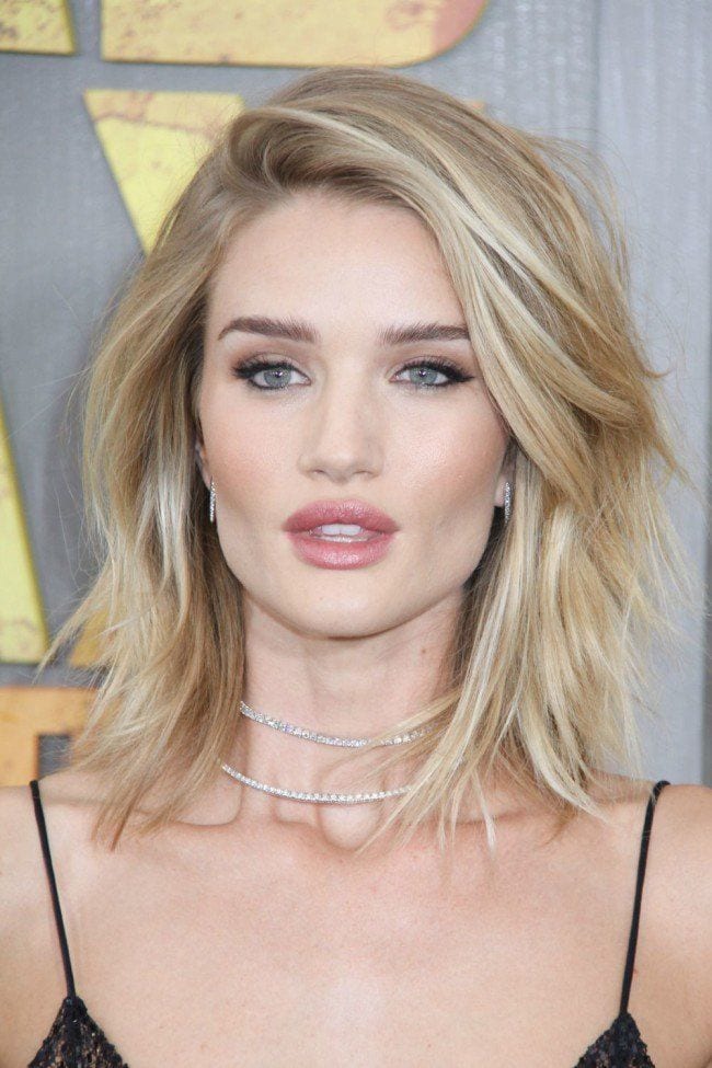 Collarbone Layered Lob Honey Blonde — Medium Hair
