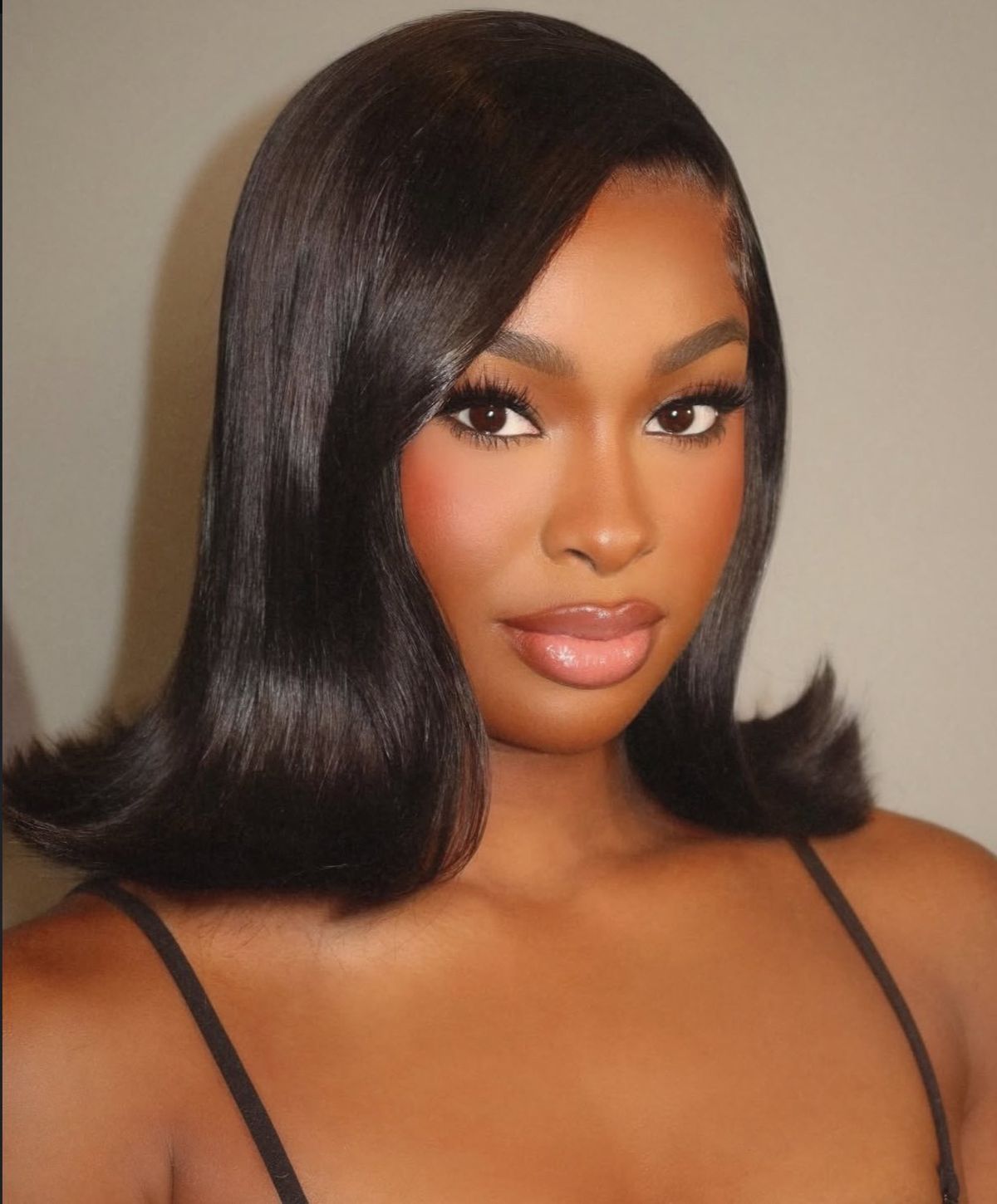 Collarbone Blunt Cut Sleek Black — Medium Hair