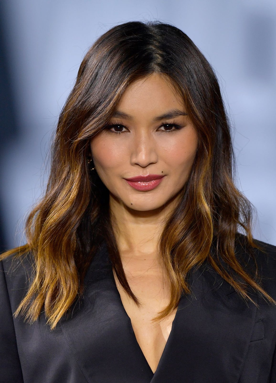 Collarbone Lob Honey Blonde Face Framing — Medium Hair