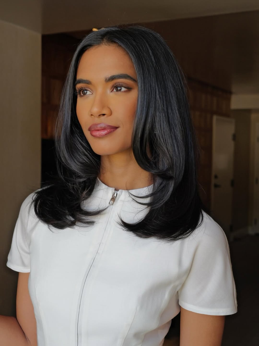 Collarbone Layered Cut Voluminous Blowout — Medium Hair