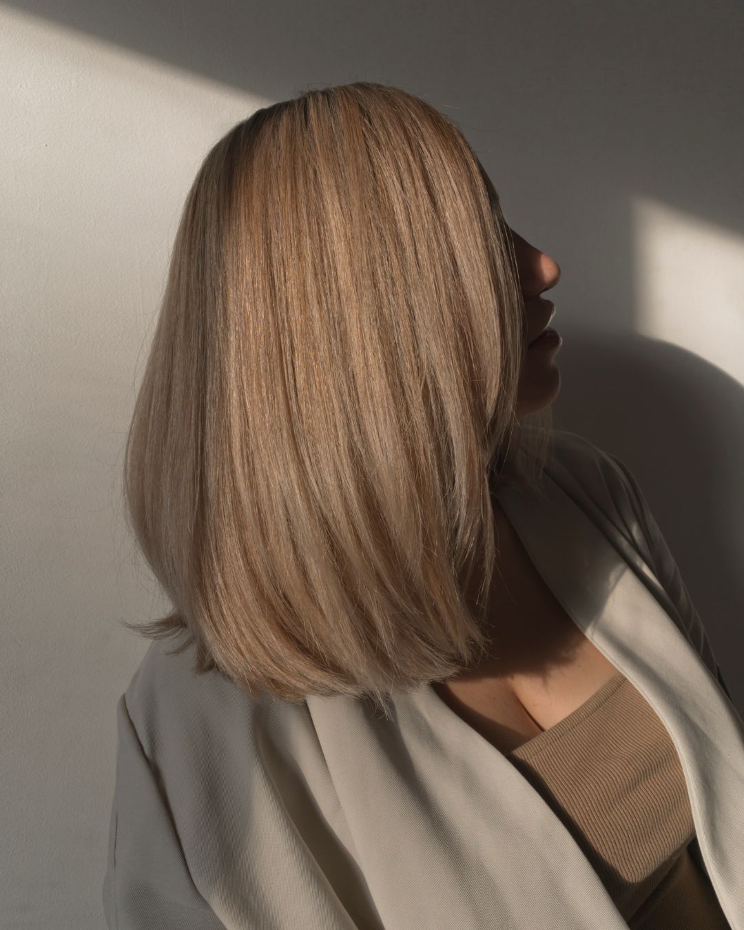 Collarbone Blunt Bob Ash Blonde — Medium Hair