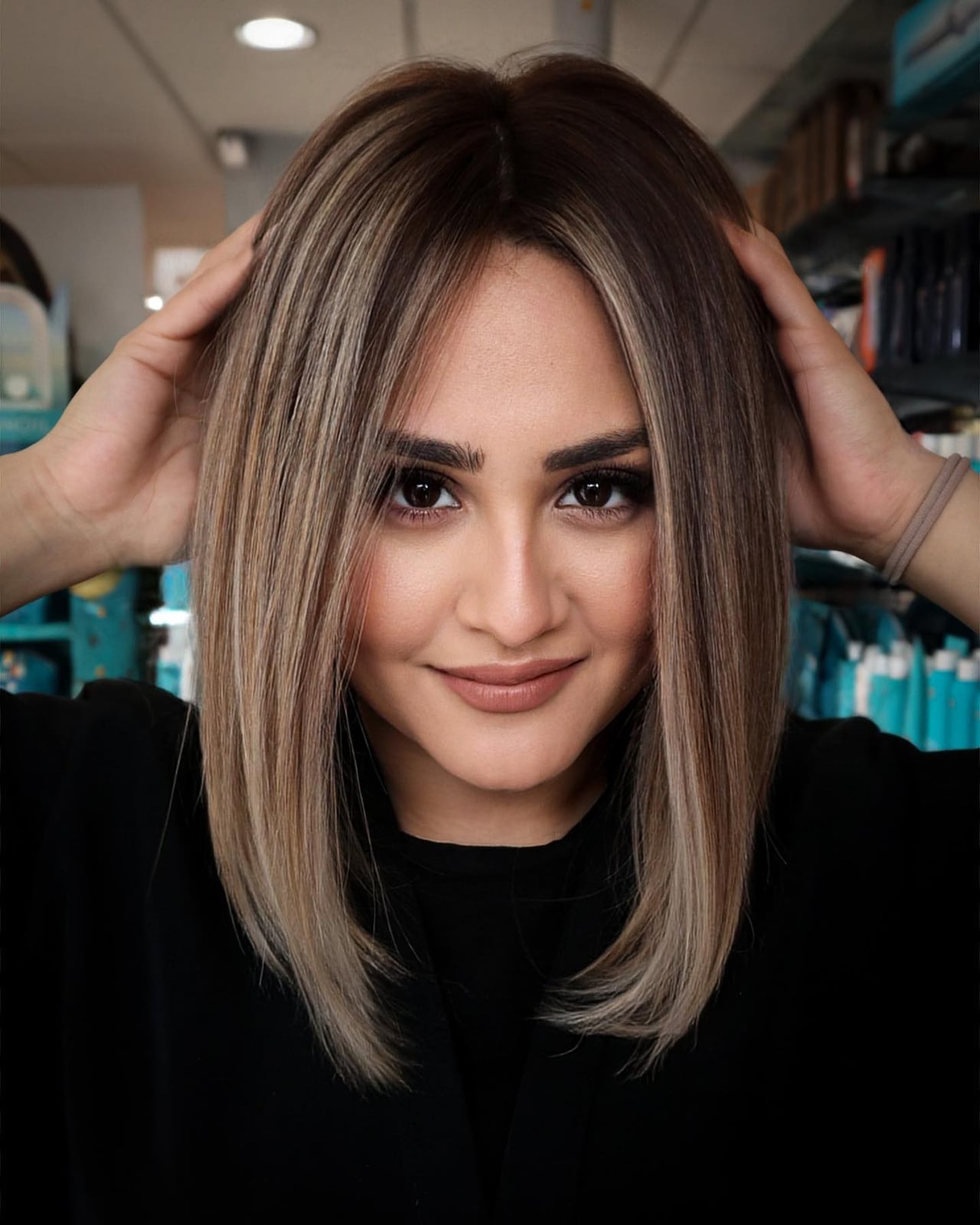 Collarbone Lob Dark Brown Blonde Highlights With Loose Waves — Medium Hair