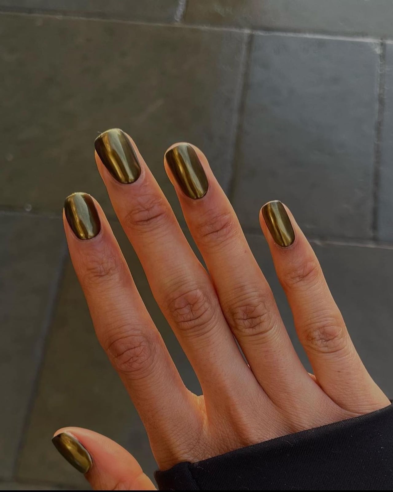 Dark Olive Green Mirror Chrome Medium Oval Nails — Metallic Nails