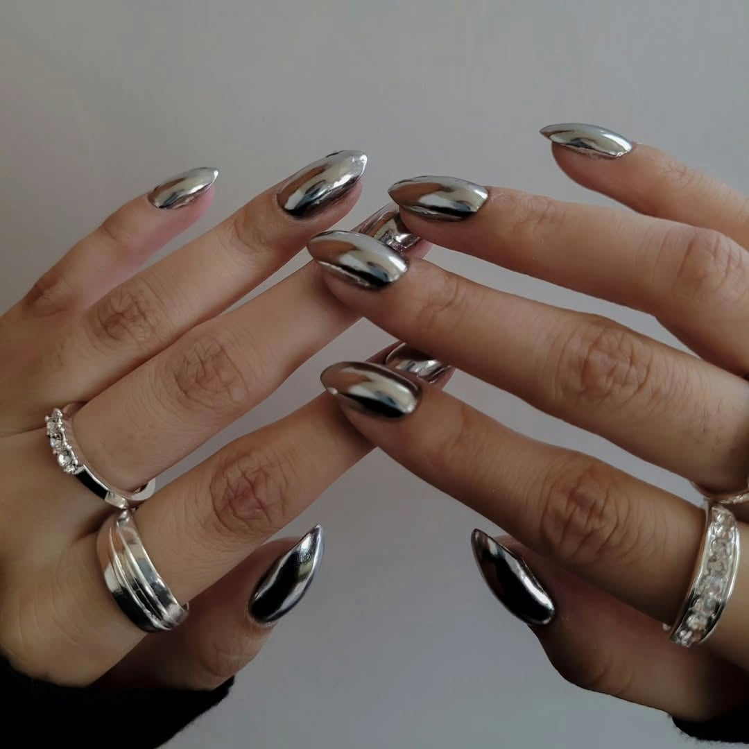 Short Almond Silver Chrome Mirror Nails — Metallic Nails