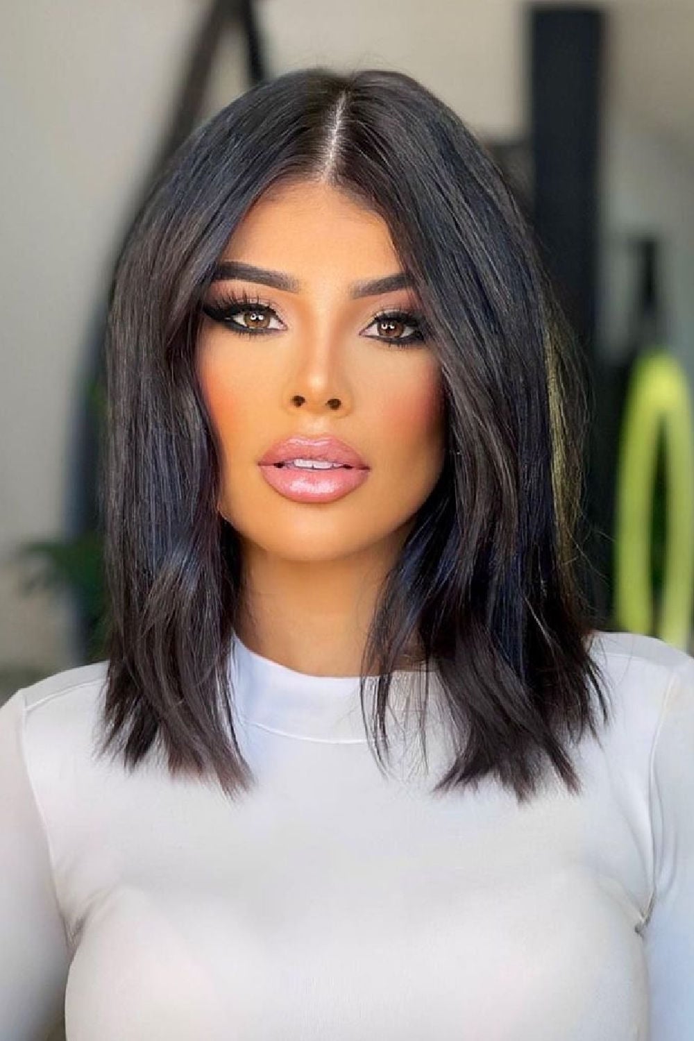 Wavy Collarbone Bob With Glossy Finish — Middle Part Bob