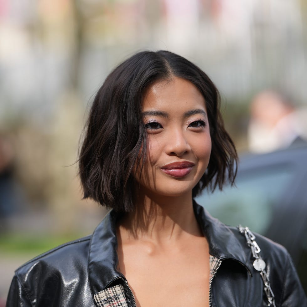 Effortless Chin Bob With Natural Texture — Middle Part Bob