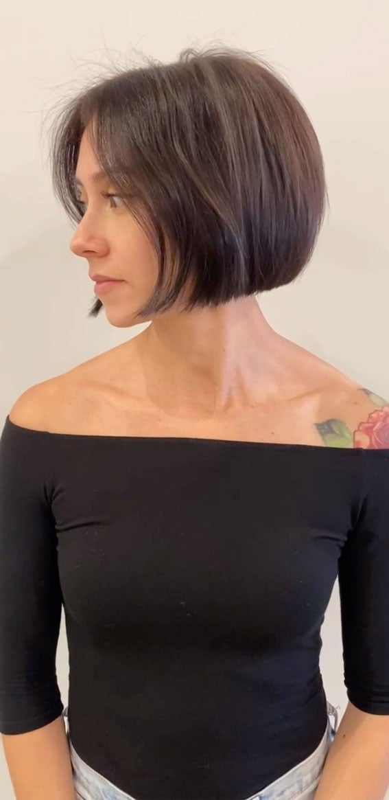 Textured Chin Bob With Curtain Bangs — Middle Part Bob