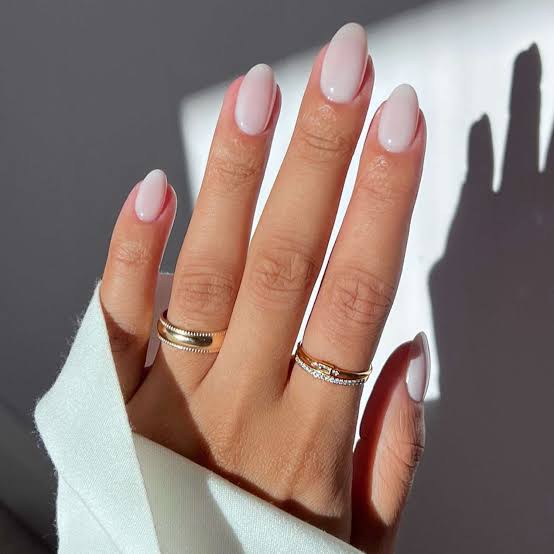 Medium Oval Soft Milky White Glossy Nails Medium Oval Soft Milky White Glossy Nails — Milky White Nails