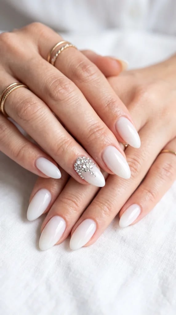 Medium Almond Rhinestone Accent Nails Medium Almond Rhinestone Accent Nails — Milky White Nails