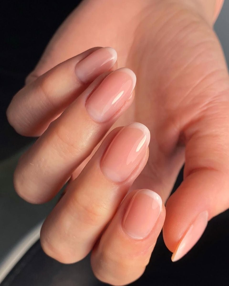 Medium Oval French Tip Nails — Minimalist Nails