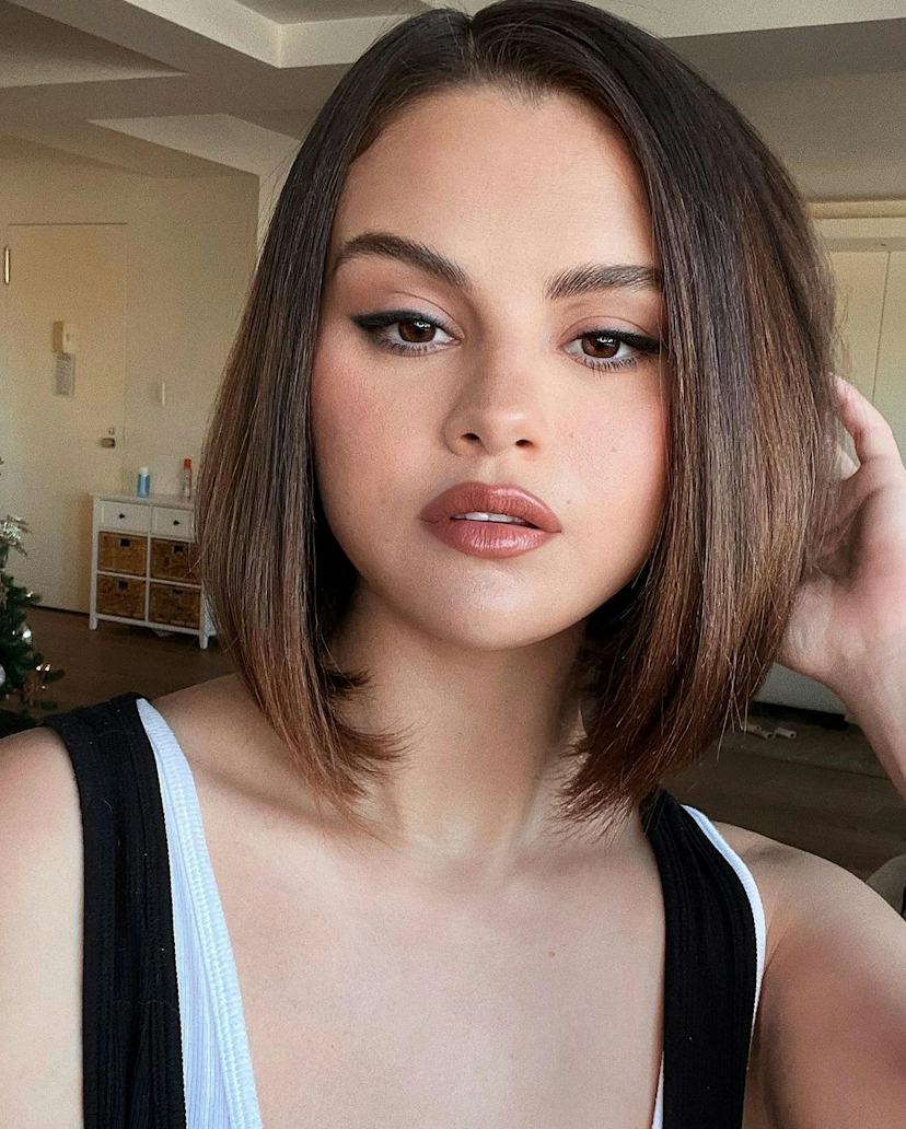 Chin Length Bob With Side Parting — Mocha Hair