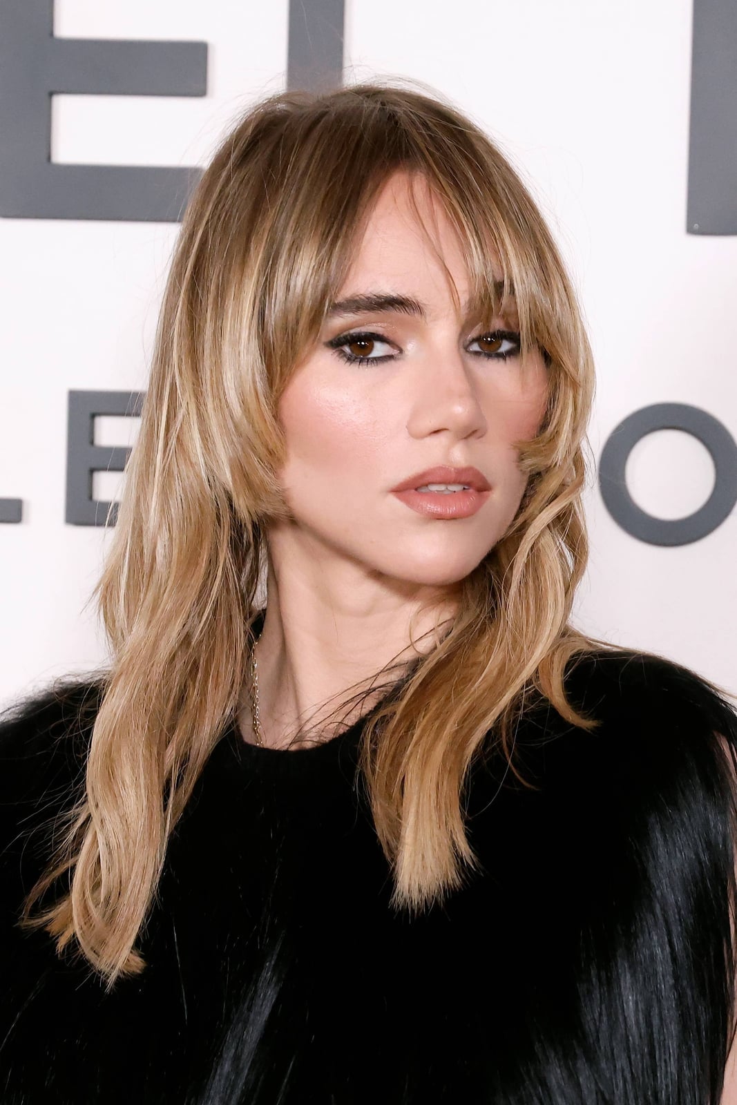 Collarbone Shag With Blended Curtain Bangs Collarbone Shag With Blended Curtain Bangs — Modern Shag