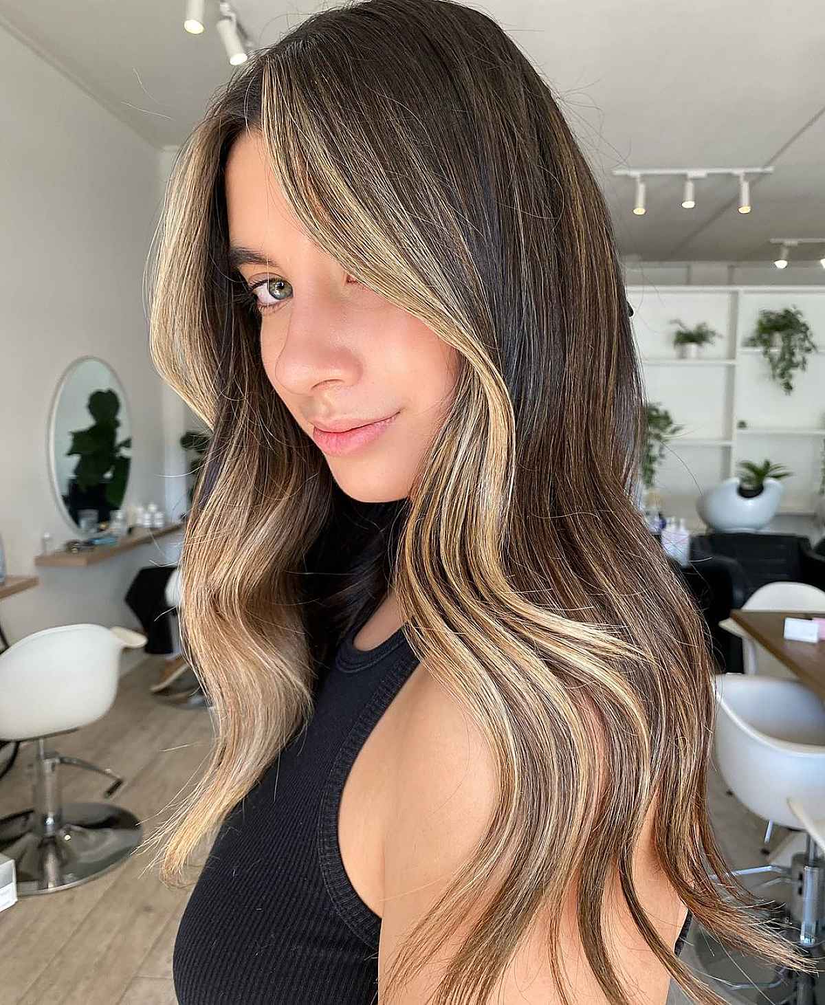 Mid-Back Straight Hair With Light Blonde Money Piece