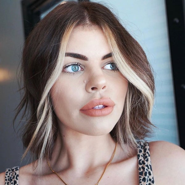 Chin Length Bob With Face-Framing Blonde Highlights — Money Piece