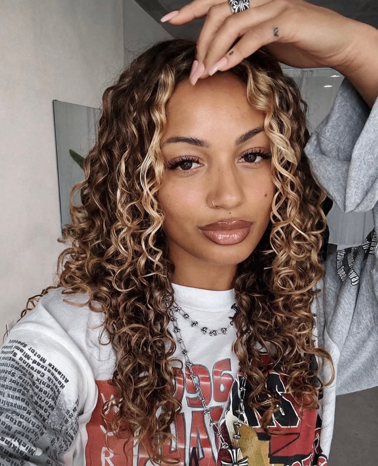 Shoulder Length Curly Hair With Honey Blonde Money Piece