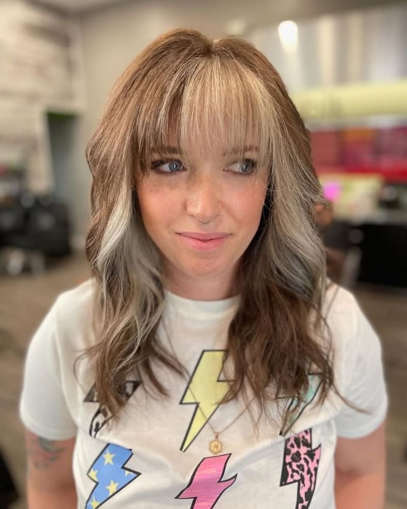 Collarbone Waves With Contrasting Blonde Money Piece