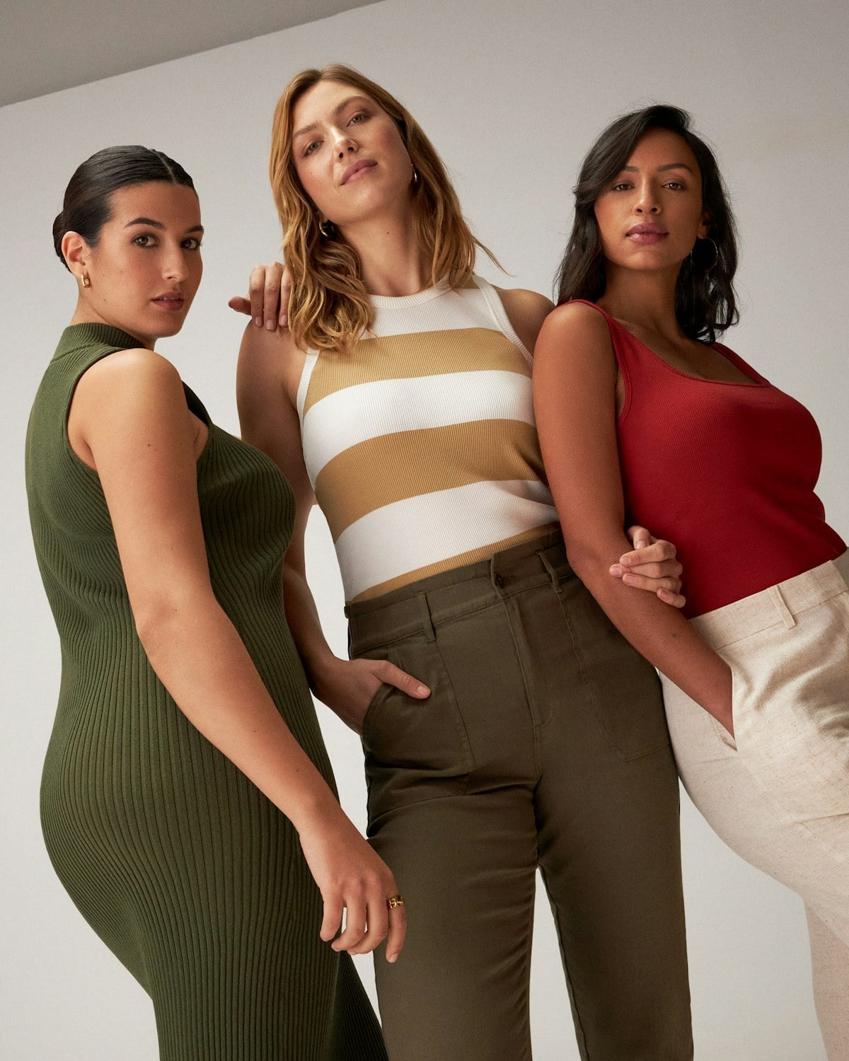 Olive Green Ribbed Knit Dress with Neutral Knit Separates — Mujer Outfits