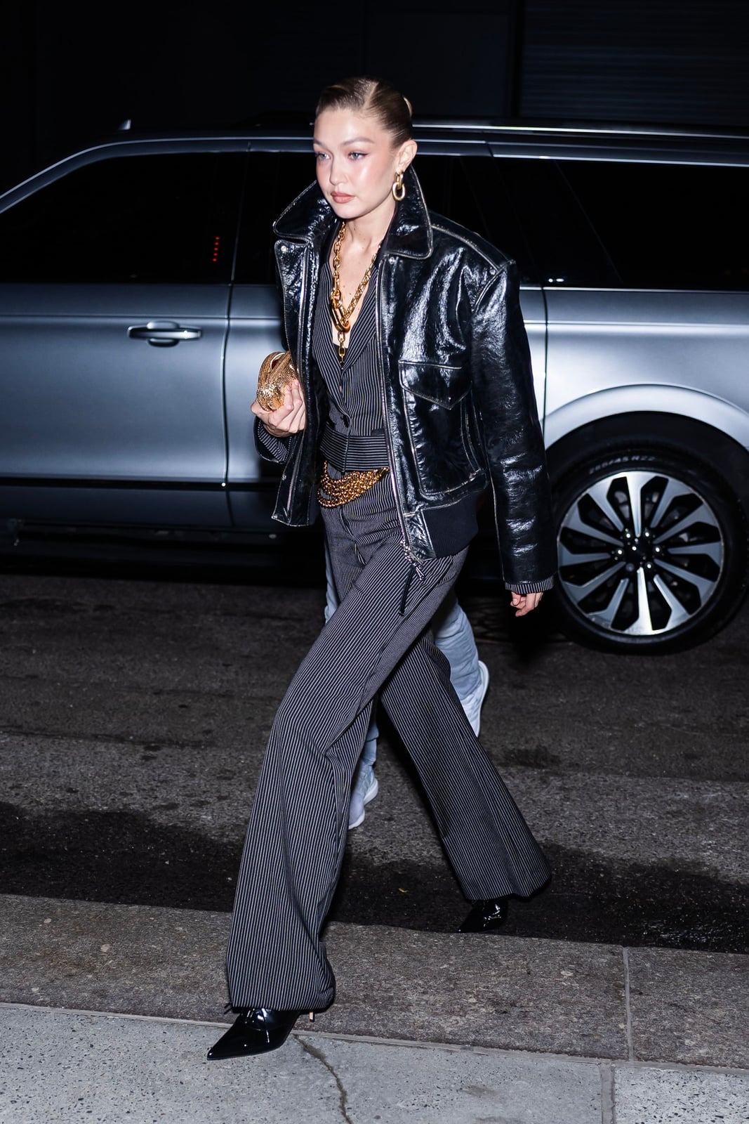 Metallic Leather Jacket with Black Pinstripe Wide-Leg Trousers — Mujer Outfits