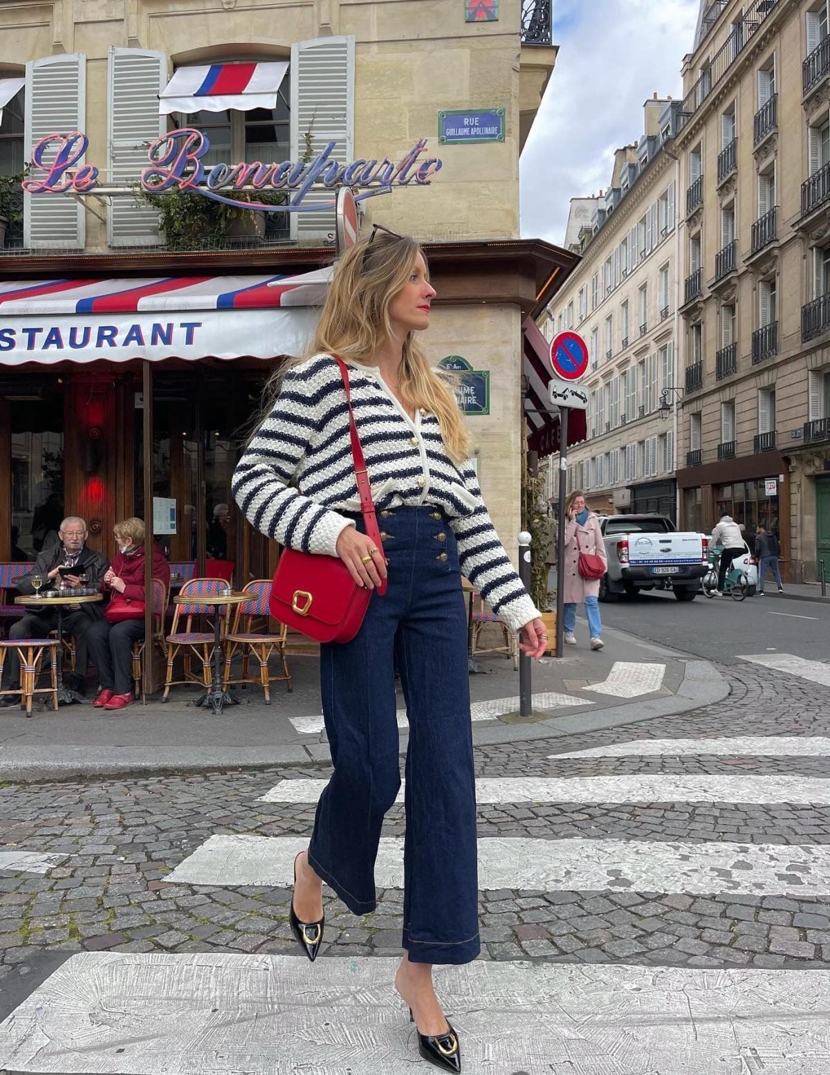 Wide Leg Jeans With Pointed Toe Heels And Striped Cardigan Wide Leg Jeans With Pointed Toe Heels And Striped Cardigan — Mules Outfits