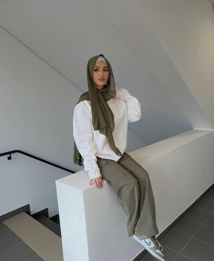 Olive Green Hijab with Sweatshirt and Cargo Pants — Muslim Outfits